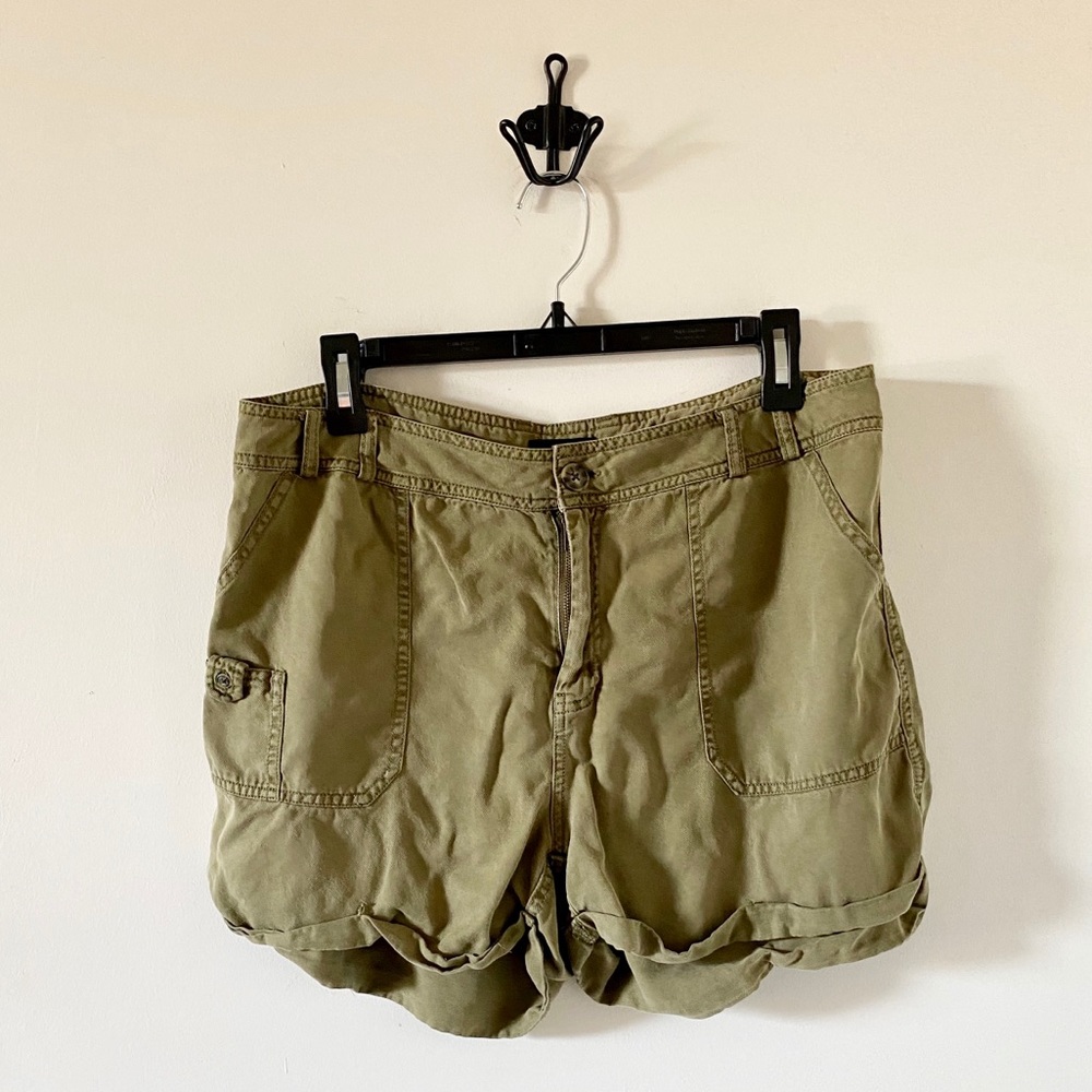 BDG mid rise army surplus green shorts sz 10
